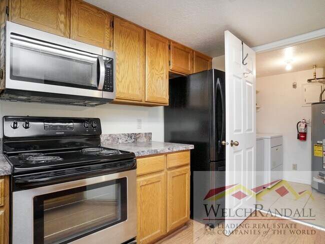 Building Photo - Corner Gem in Washington Terrace – 2BR Com...