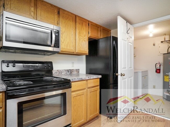 Building Photo - Corner Gem in Washington Terrace – 2BR Comfort & Style!