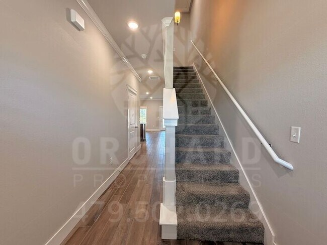 Building Photo - EP 6 | Townhome with Garage in Siloam Springs!