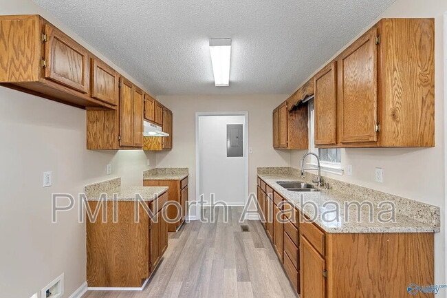 Building Photo - 3103 Sonya Dr NW
