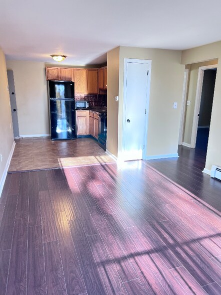 Primary Photo - 99 East Broadway