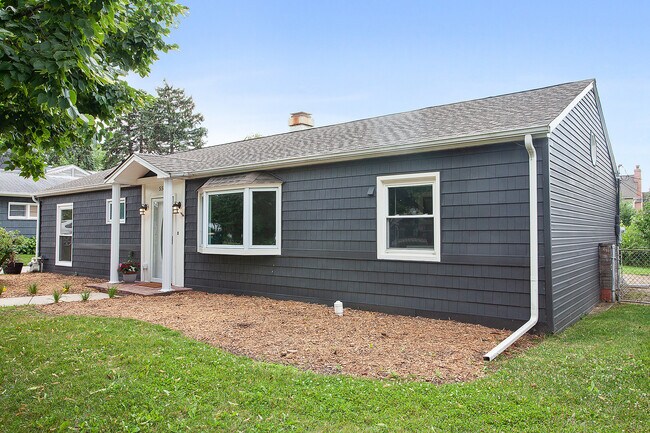 Building Photo - 5508 S Bruner St