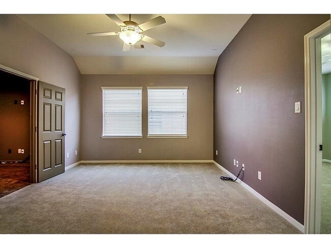 Building Photo - 10207 White Pines Dr