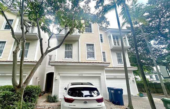 Building Photo - 2720 NE 9th Ave