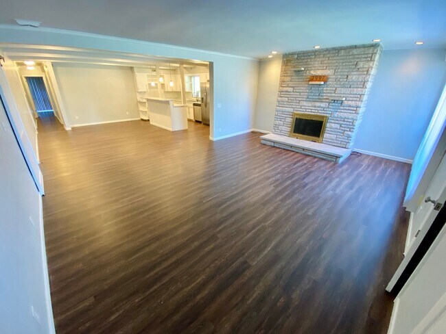 Building Photo - Remodeled Westgate Home with Attached Prof...