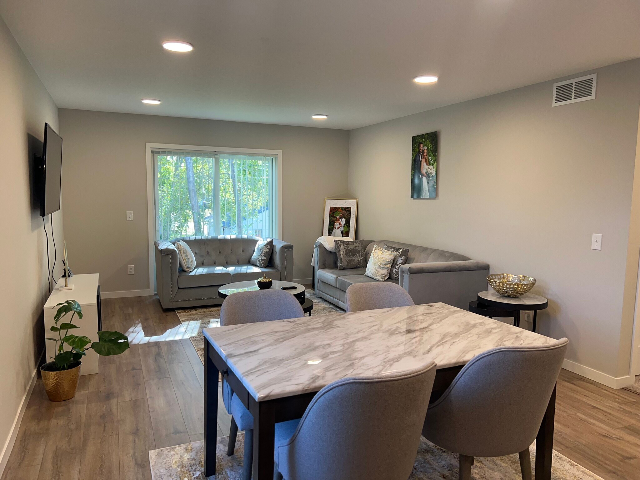 Building Photo - 7379 Degrio Way