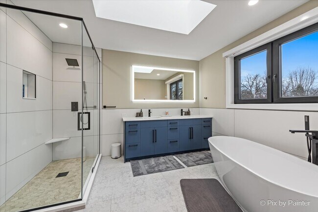 Building Photo - 154 Oak St