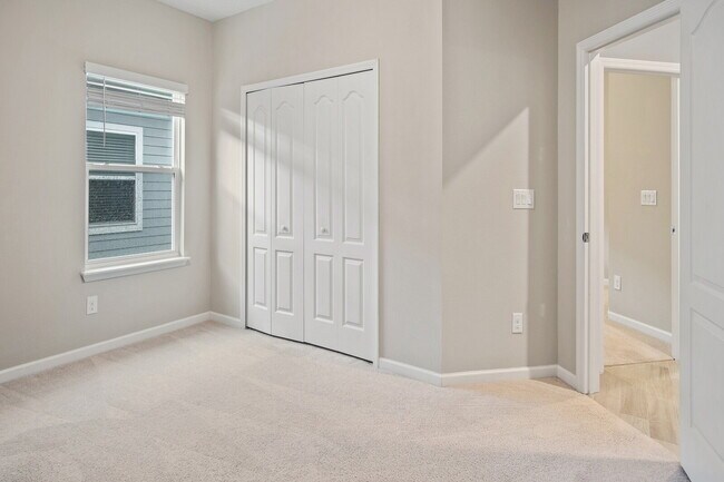 Building Photo - 4 Bedroom Home with Office in Windward Ran...