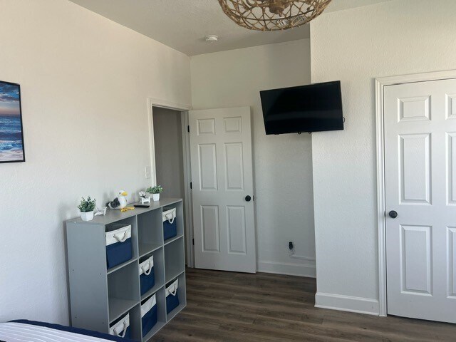 Building Photo - 5627 Avenue R