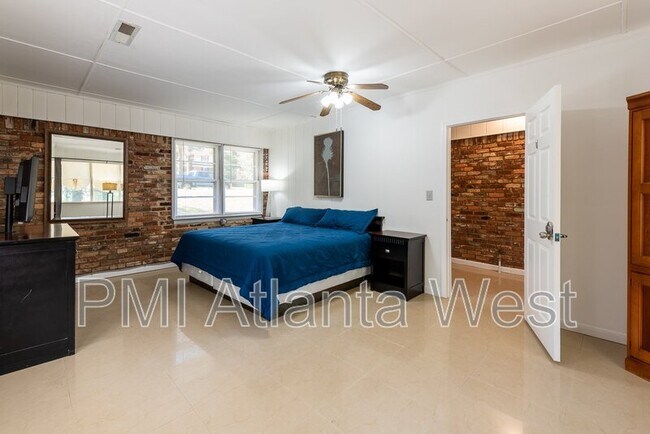 Building Photo - 2839 Scenic Terrace