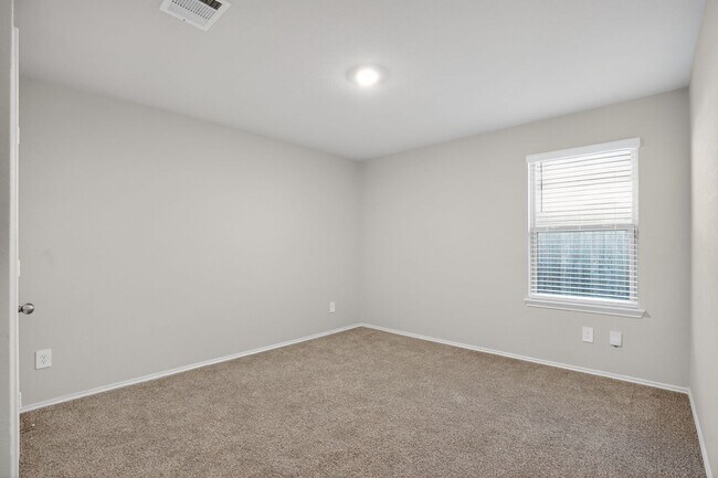 Building Photo - Beautiful 4 Bed Home in Mill Creek Estates | Open Floor Plan + Appliances Included!