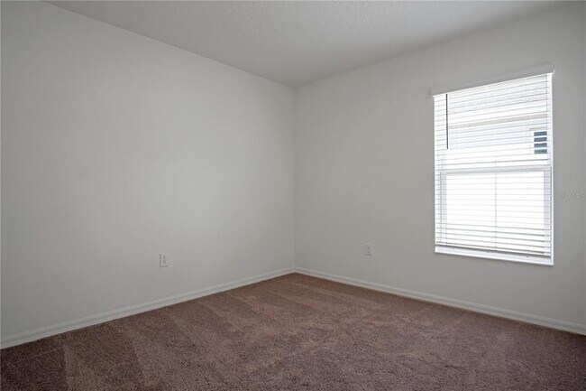 Building Photo - 608 Royal Palm Dr