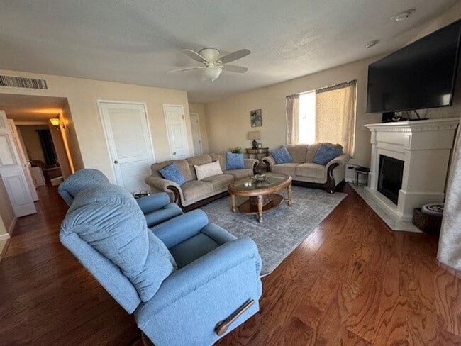 Building Photo - Riverfront 2BR 2BA Furnished Condo on GROUND LEVEL W/Garage and UTILITIES Included AVAIL 4/1/26