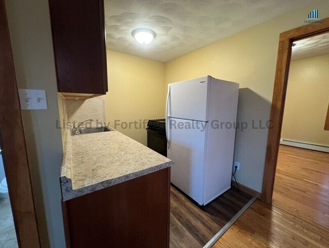 Building Photo - 106 Tuttle St