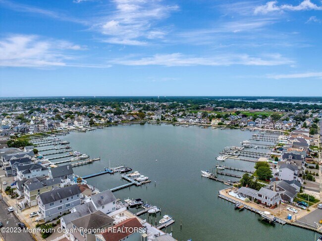 Building Photo - 120 Randall Ave