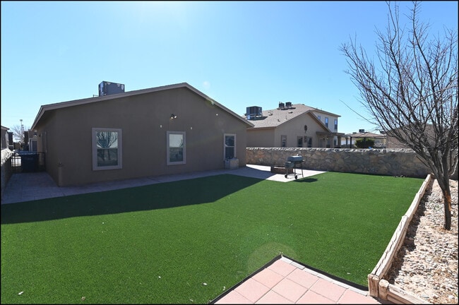 Building Photo - 14365 Valley Light Ct