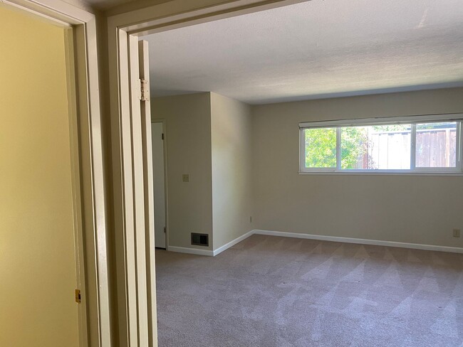 Building Photo - Quiet Sunnyvale Home