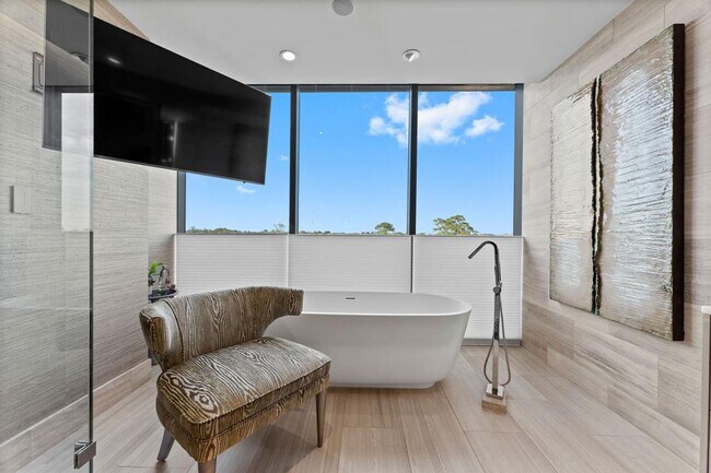 Building Photo - 3433 Westheimer Rd