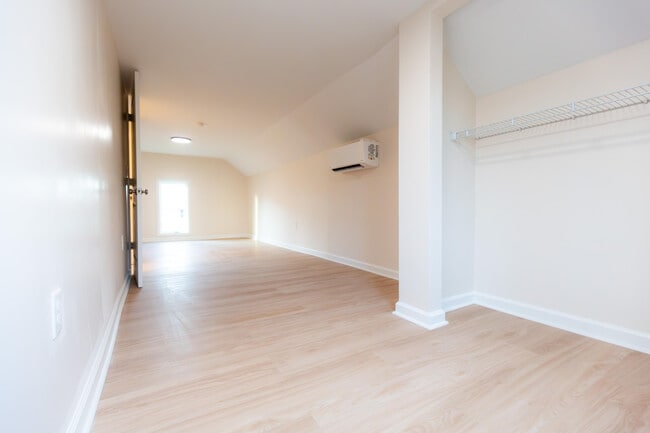 Building Photo - 942 Hawkins - Cummins Rd