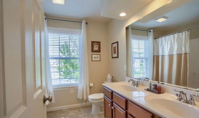 Building Photo - 834 Northern Spy Dr