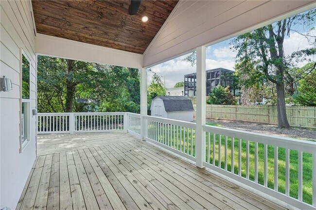 Building Photo - 1036 Dell Ave SE