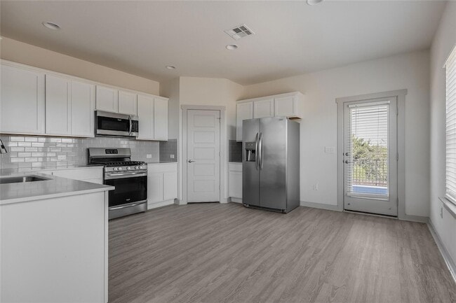 Building Photo - 8340 Mimi Ln