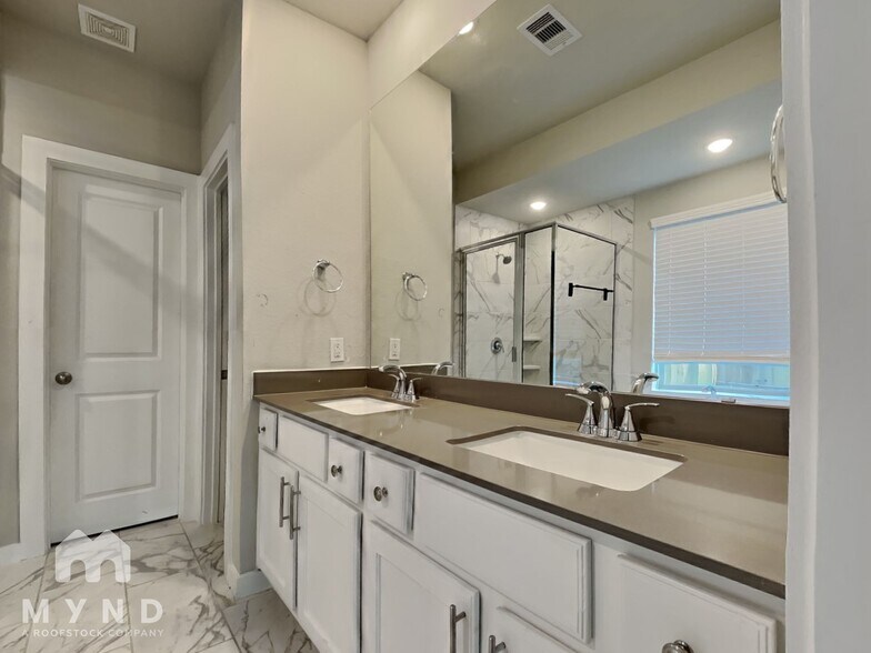 Building Photo - 734 Lacebark Elm Trl