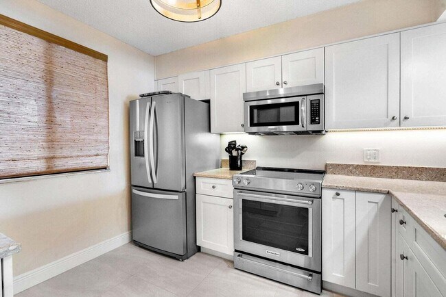 Building Photo - 2601 Marina Isle Way