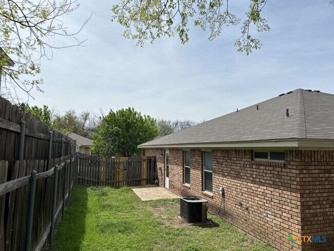 Building Photo - 313 Jeff Gordon Dr