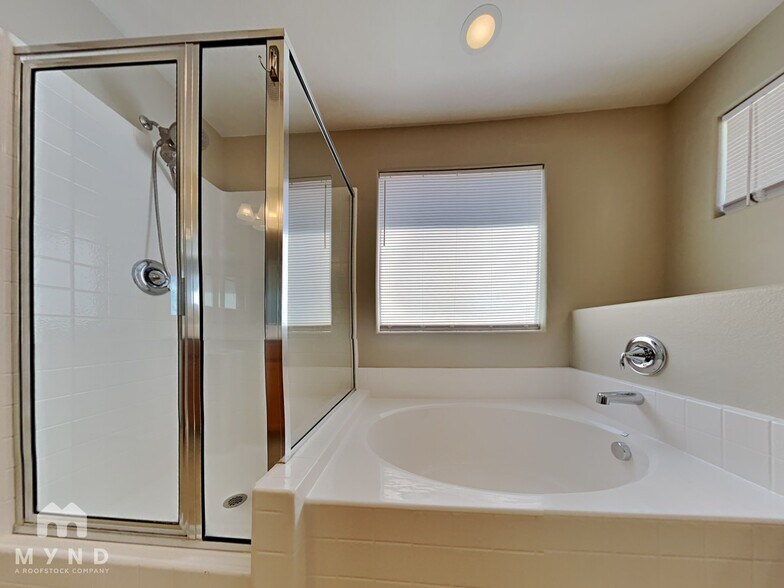 Building Photo - 8041 San Mateo St