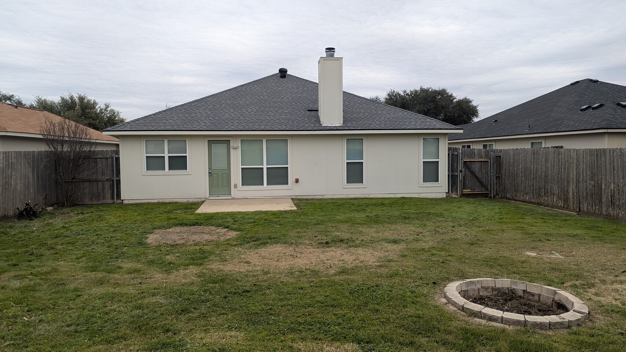 Building Photo - 1718 Wood Creek Dr