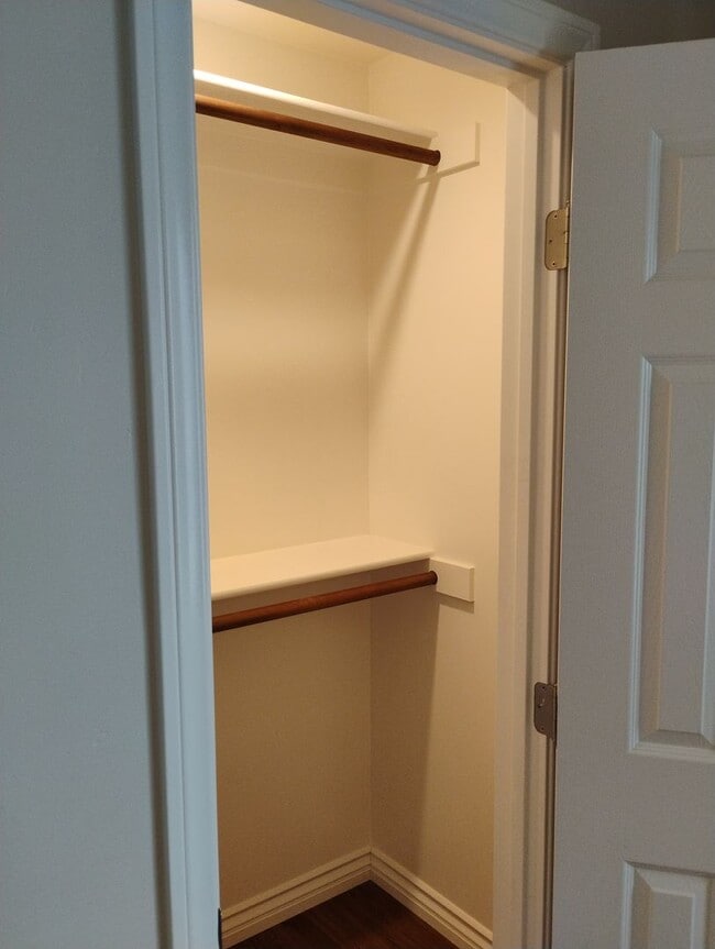 Building Photo - Like new 4 BR/3 Full Baths