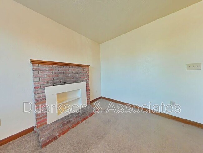 Building Photo - 2451 NW Coolidge Way