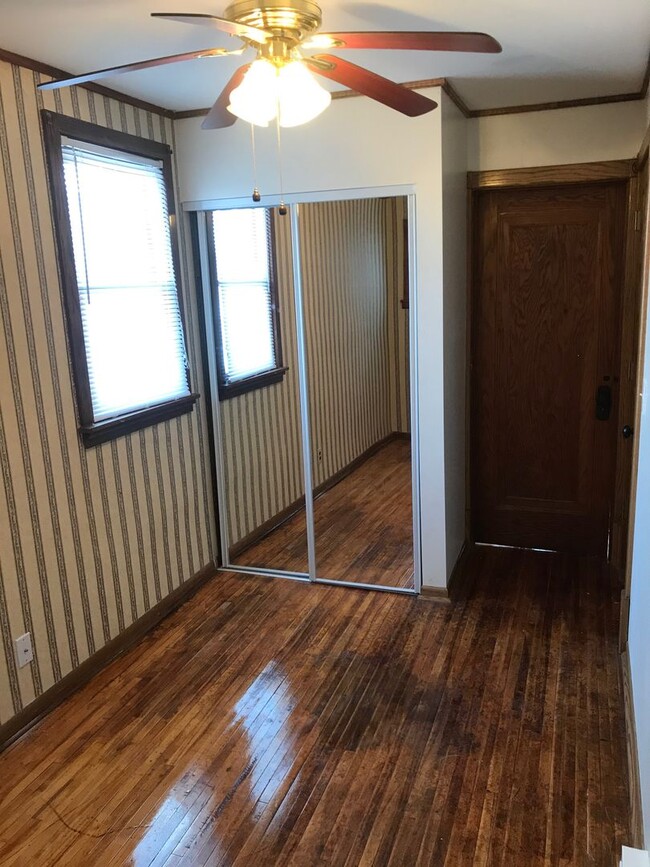 Building Photo - 7 bedroom House near Hamline