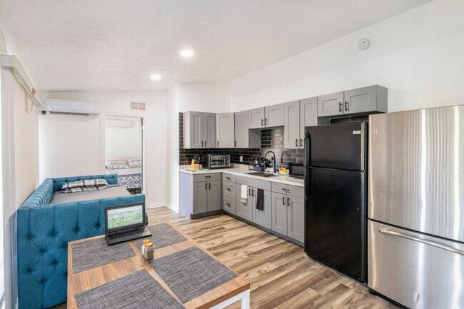 Building Photo - 2301 Carlton Dr