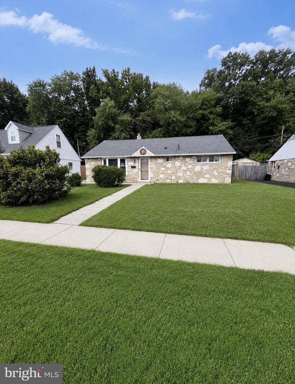 Building Photo - 2515 Woodlawn Dr