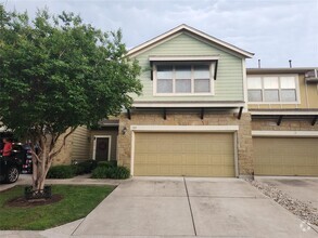 Building Photo - 1620 Bryant Dr