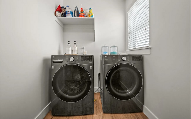 Building Photo - 3 Bedroom/2.5 Bathroom Townhouse in Lehi