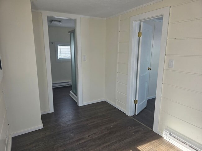 Building Photo - Updated 1-Bedroom, 1-Bathroom Home – $995/Month