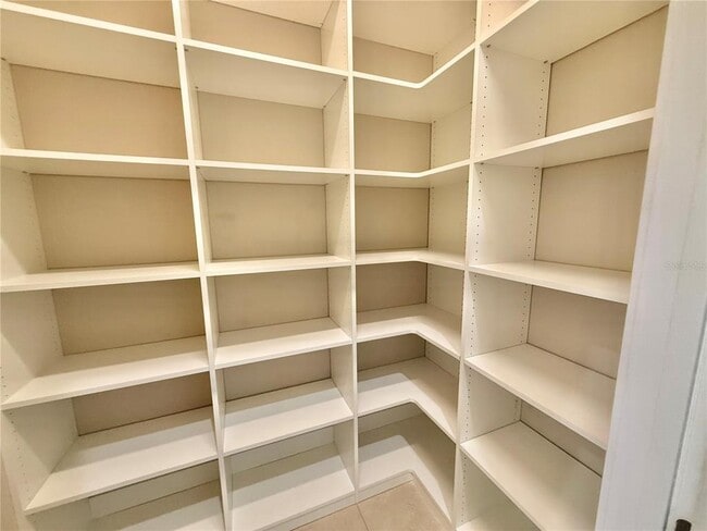 Building Photo - 11646 Hampstead St