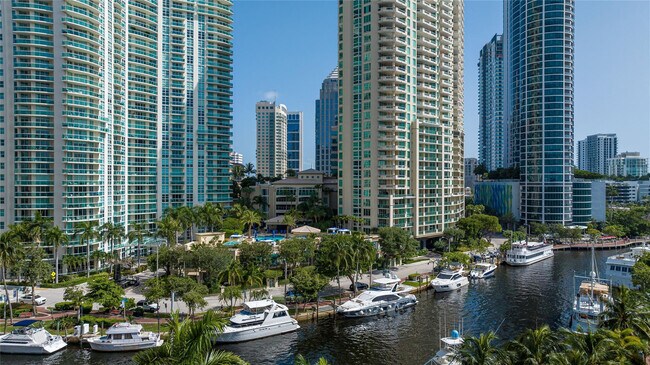 Building Photo - 511 SE 5 Ave