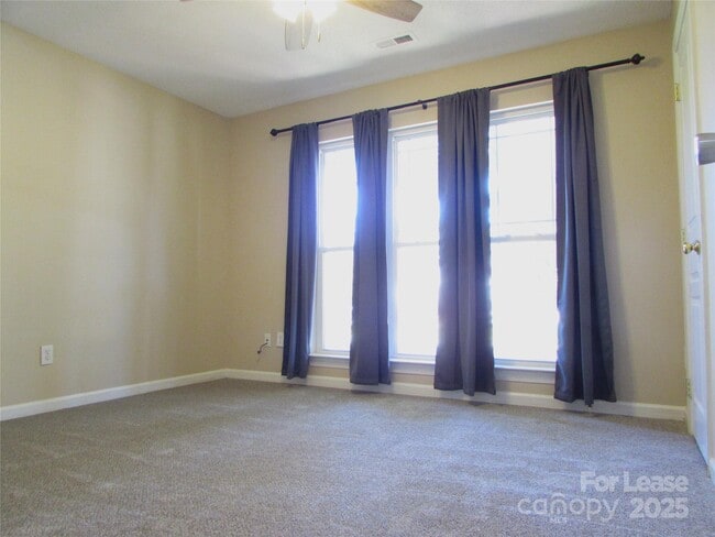 Building Photo - 1711 Chantilly Ln