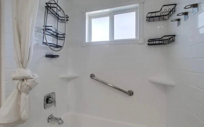 Building Photo - 12115 Wintergreen Dr