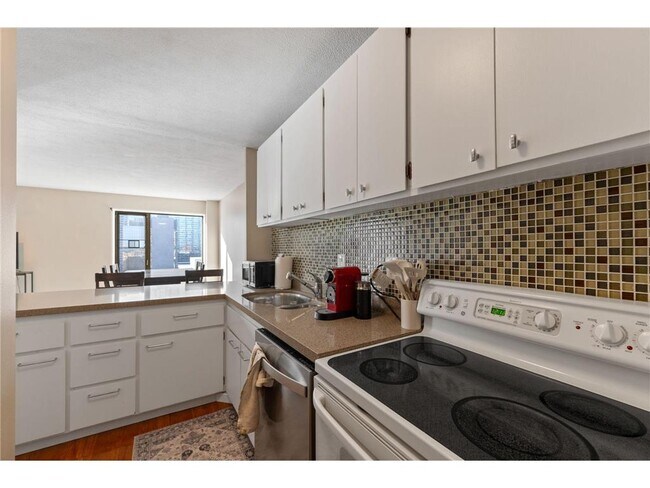 Building Photo - 19 S 1st St