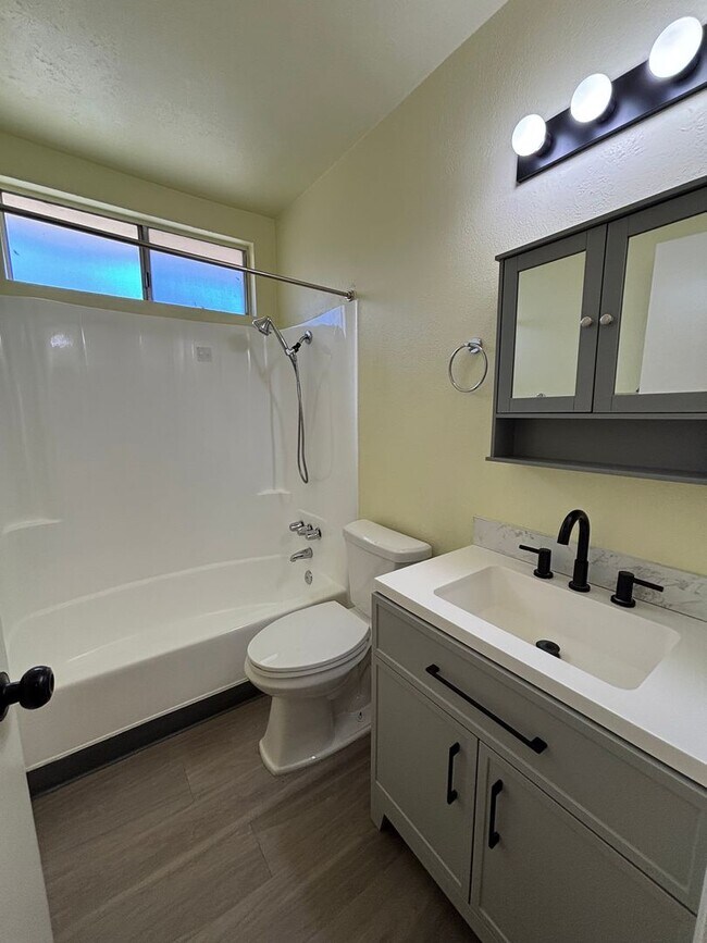 Building Photo - 6065 California Ave