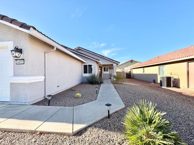 Building Photo - 3BR/2BA/2CG, 1,127 sq.ft. rental in Sierra...