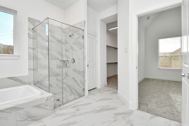 Building Photo - 211 Amaranth Wy