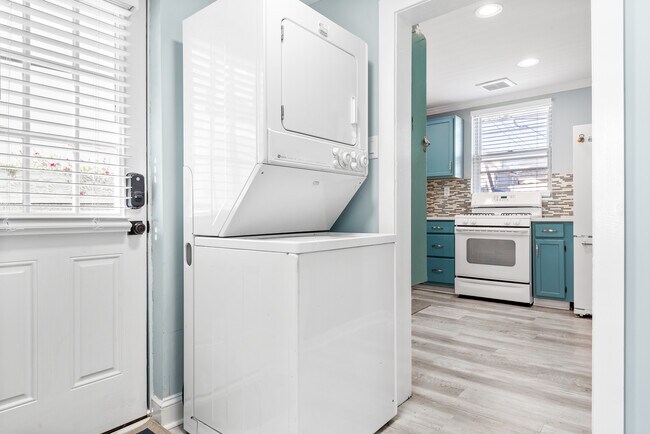 Building Photo - 100 S Amherst Ave