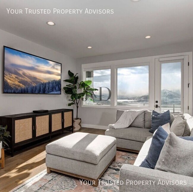 Building Photo - 807 E Klaim Dr