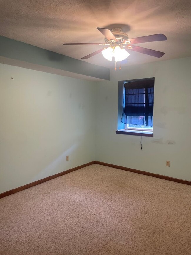 Building Photo - Three-Bedroom Two Bath Townhome in Charleston Cross Lanes Area